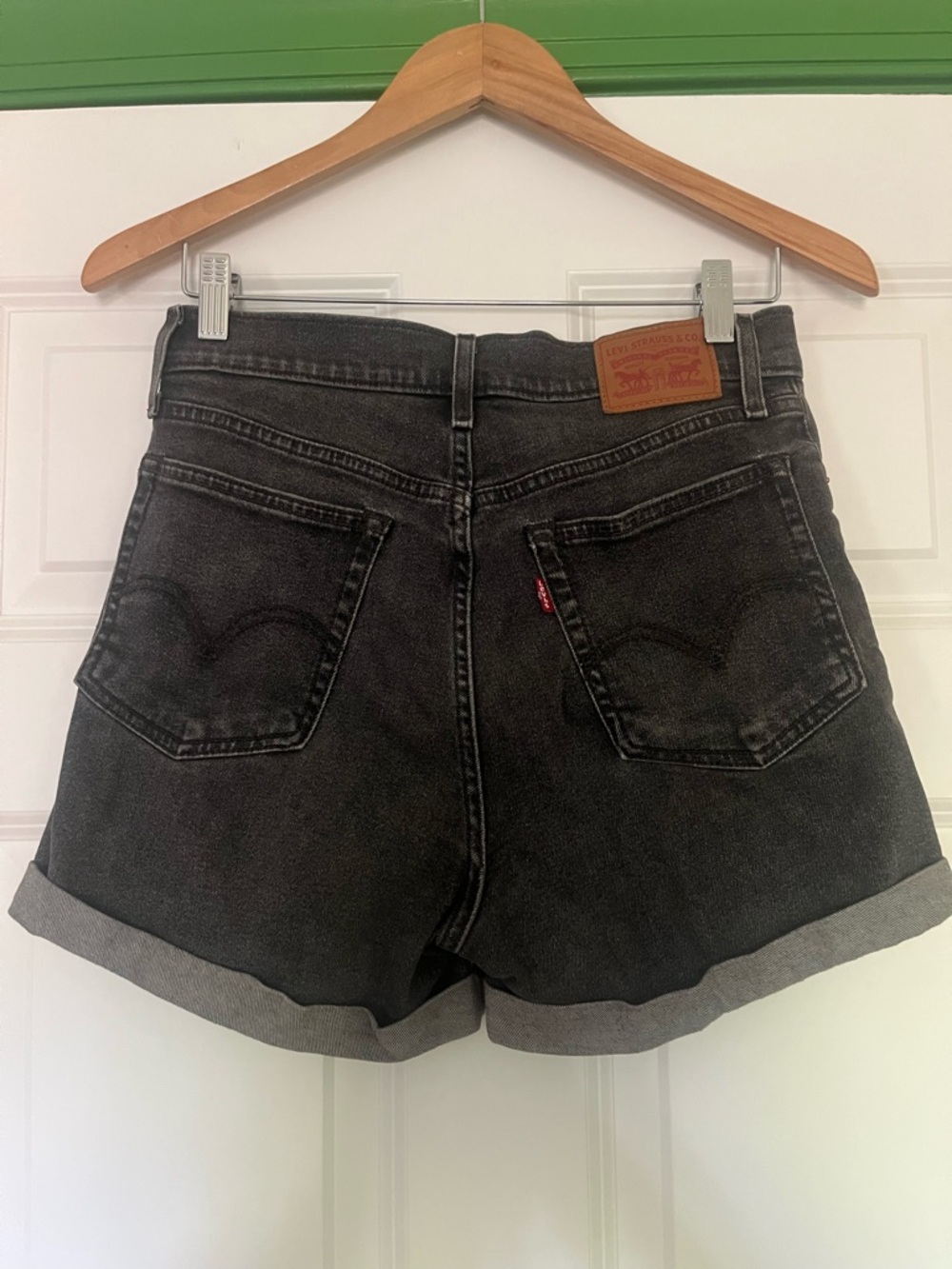 Levi's Wedgie Shorts Dark Wash size 28 - Picture 2 of 8